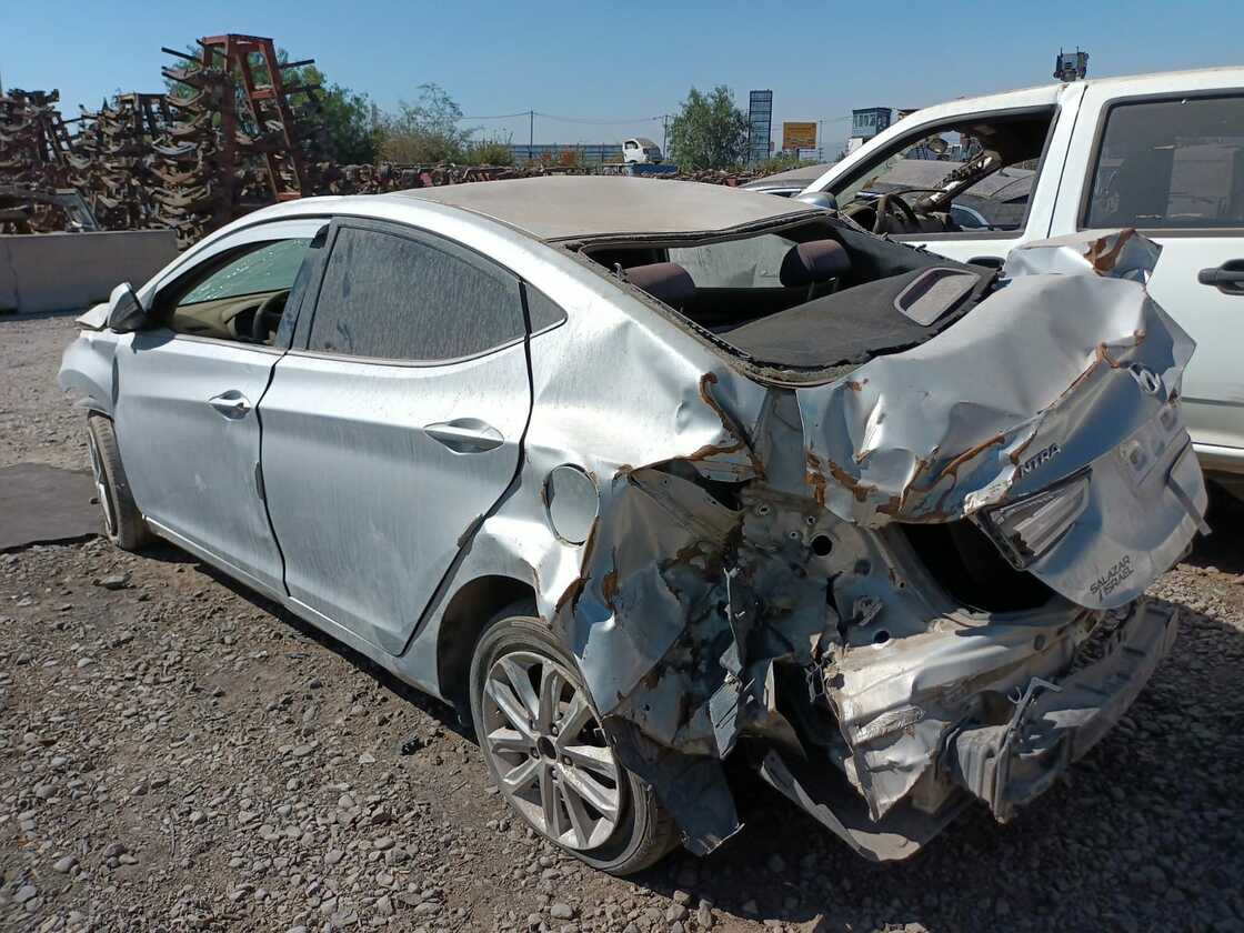  Hyundai ELANTRA 2012    EN DESARME